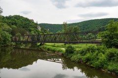 Auch die Eisenbahn muss über den Fluss