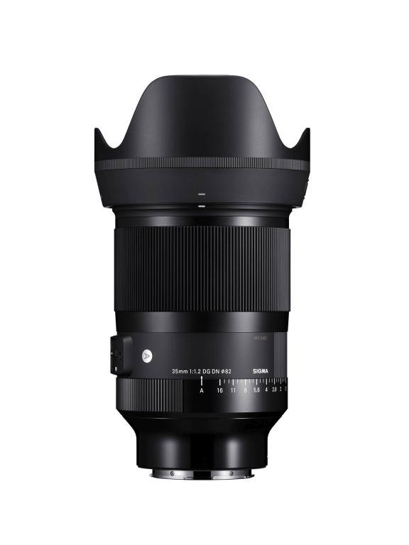 Presse_ProduktabbildungmitGegenlichtblende_35mm_F12_DG_DN_Art